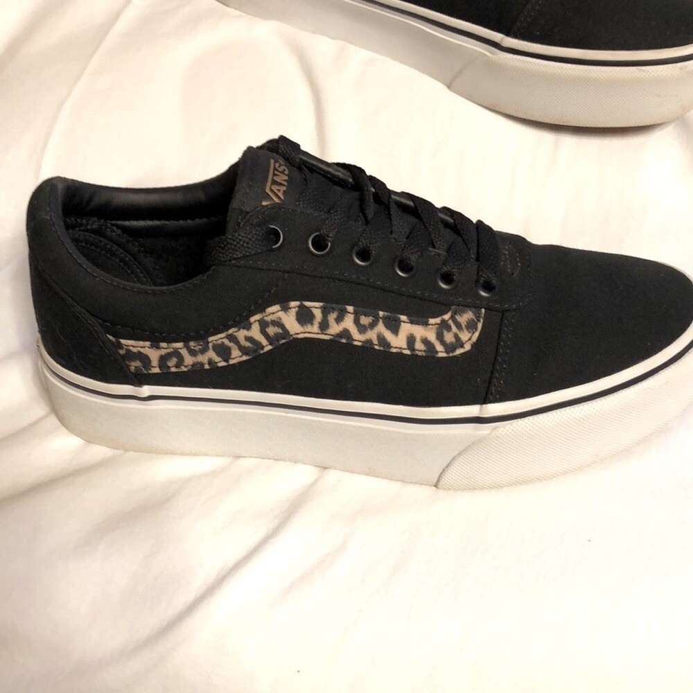 RARE Vans Ward Black w/ Leopard Stripe size 8